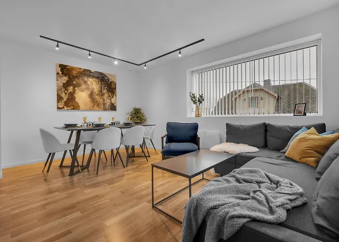 Northstay - The Urban Haven, Free Parking, Sleeps 6 شقة *